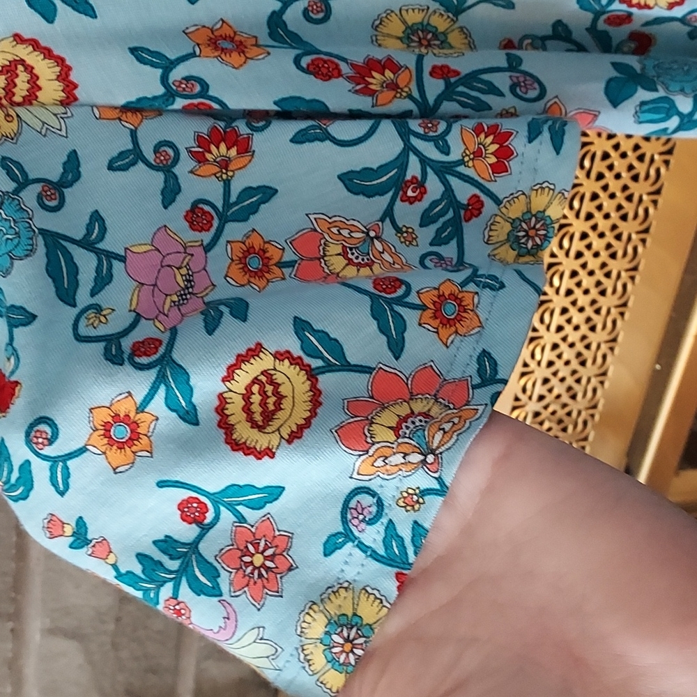 Kim and Cami Floral short sleeve top, NWOT! - Picture 4 of 7